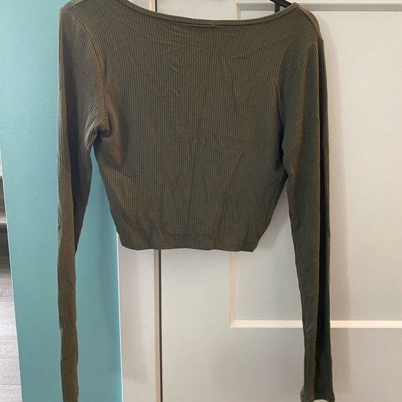 Garage green long sleeve cropped low cut front - Picture 4 of 4